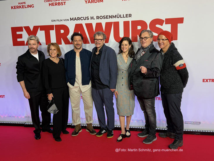 Friedrich M&uuml;cke, Gaby Dohm, Fahri Yardim, Marcus H. Rosenm&uuml;ller, Anja Knauer, Hape Kerkeling, Christoph am Roten Teppich von "Extrawurst" @Foto: Martin Schmitz 